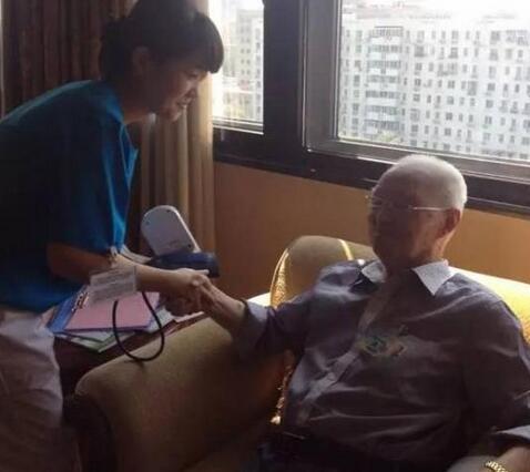 104岁抗战老兵逝世 曾参与抗战胜利70周年阅兵 阅兵前每天量血压。