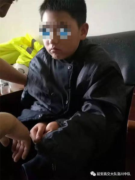 警察上班时间打游戏 背后原因让人动容(图)