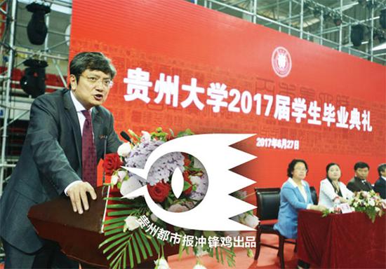 郑强 贵州大学 郑强来贵大工作5年,他笑称和学生一同毕业。 本文图片均来自贵州都市报数字报