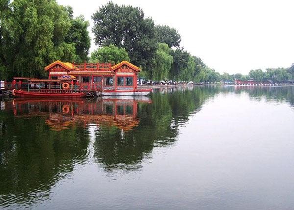 北京二环内的西北隅,有一水面,名为积水潭