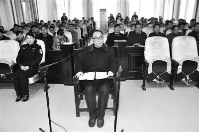 沿河县原县委常委,副县长黄勇庭审现场