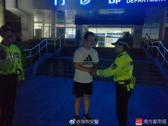 交警自曝高峰期控制红绿灯 原是为给孕妇开道