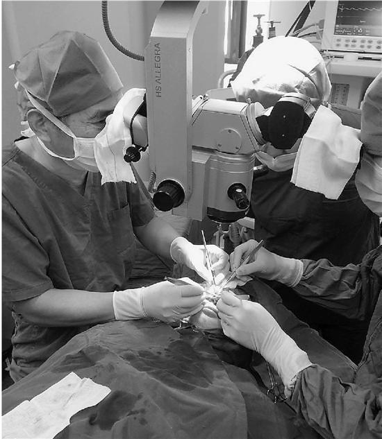 男子装修时切割机抛光盘飞出半个鼻子被切掉