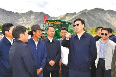 9月3日上午,自治区党委书记吴英杰来到曲水县曲水镇茶巴朗村,专程调研