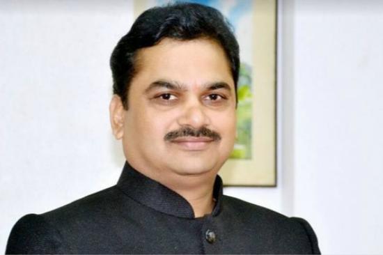 印度马哈拉施特拉邦(maharashtra)水利部长辛德(ram shinde)(图片来源