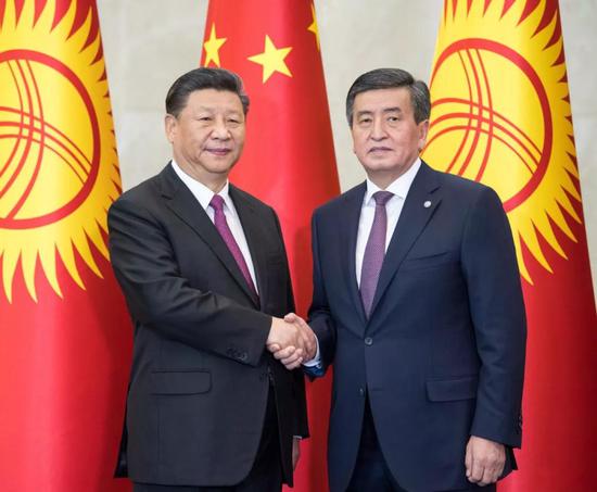 6月13日，国家主席习近平在比什凯克同吉尔吉斯斯坦总统热恩别科夫会谈。新华社记者 李学仁 摄