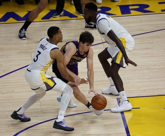 nba最新交易新闻揭晓多支球队重磅签约与球员互换细节全面曝光