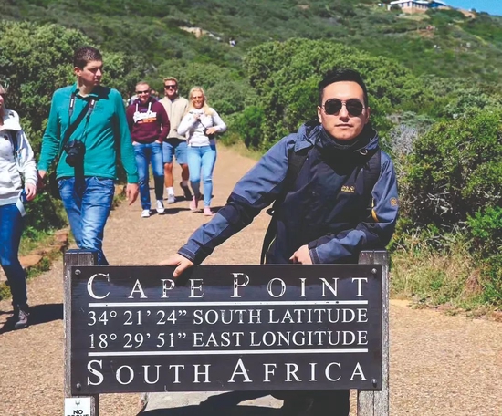 2019年10月，曹成带团在南非好望角旅游