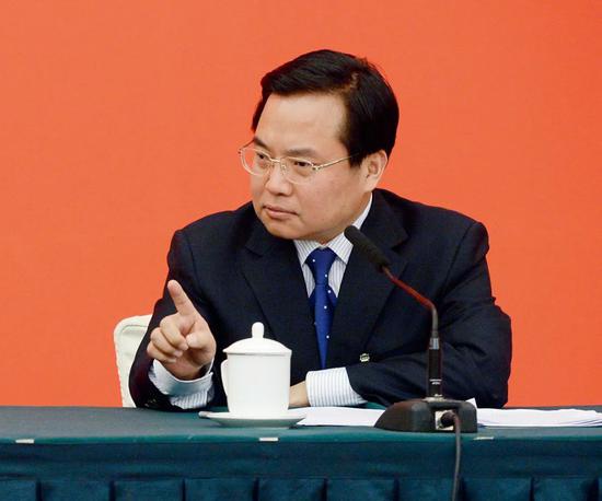 青岛种树市长张新起退休三年后被查 出席活动时市民一片嘘声(图1) (资料图片)张新起。图/中新