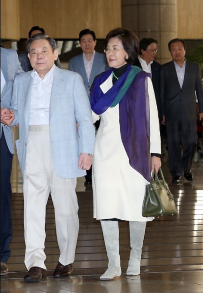 李健熙和洪罗喜夫妇.