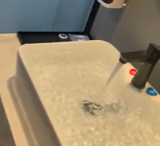 女子花108元预订三亚一酒店，入住后申请取消遭拒，她开水龙头放水致客房被淹！最终赔偿近3万元