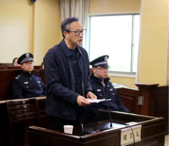 彼时的新昌,刚刚经历了一场反腐大风暴,多名县级领导干部因为收受大量