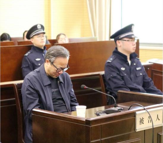 这名副厅级干部几乎不收任何现金 为何仍落马了?