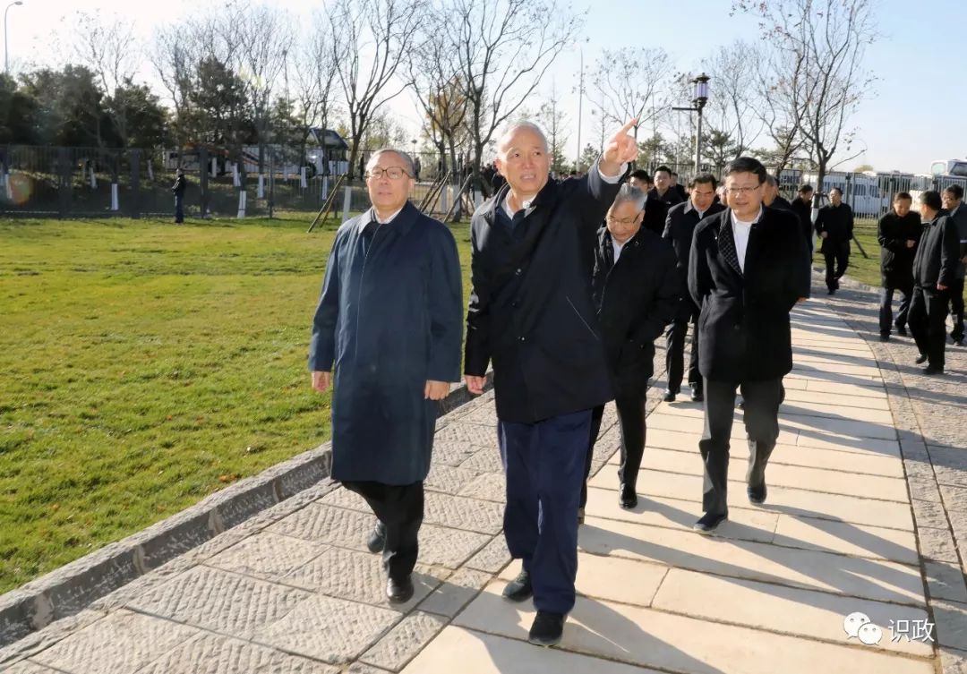 李鸿忠背景:蔡奇与李鸿忠再聚首 共商京津“双城记”新篇章 一同察看城市副中心千年城市守望林