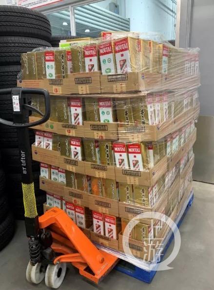 ▲即将摆上Costco上海店货架销售的茅台酒。图片来源:茅台方面提供