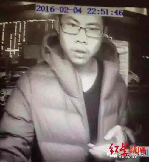 　▲吴谢宇2016年2月4日被拍到曾在河南某处ATM机取钱