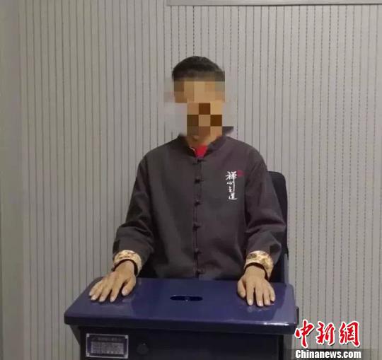 男子穿义薄云天鞋被盯上经查是潜逃多年逃犯图