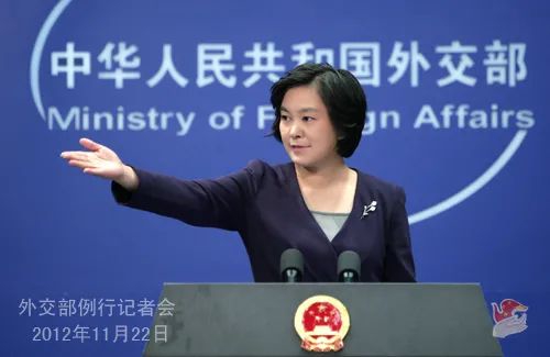 2012年11月22日，华春莹主持例行记者会图：外交部网站