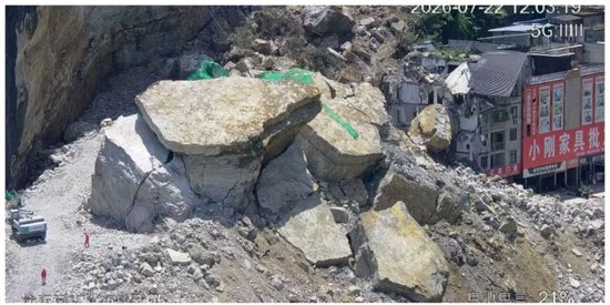 彭水山体崩塌巨石新一轮爆破成功