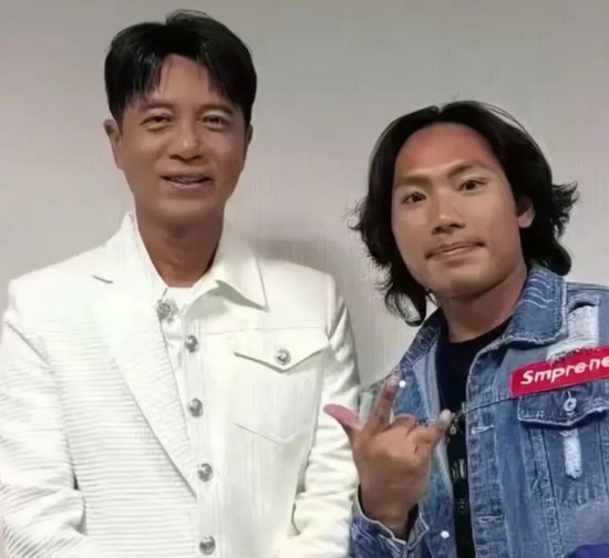 救场李克勤歌手要开演唱会了