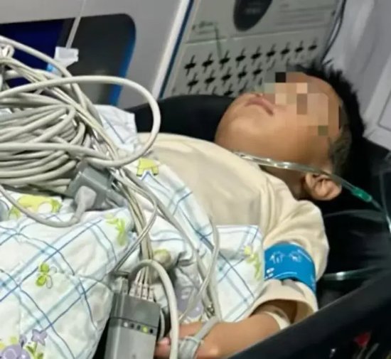 爷爷误将火锅燃料当水冲感冒药，7岁孙子喝下后多器官衰竭，孩子爸爸最新回应：“非常后悔，没有妥善放置和标记矿物燃料 ”