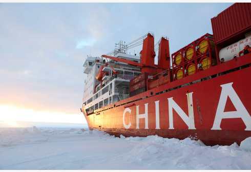 雪龙号科考船:雪龙号科考船到达南极中山站冰上卸货地点(图)