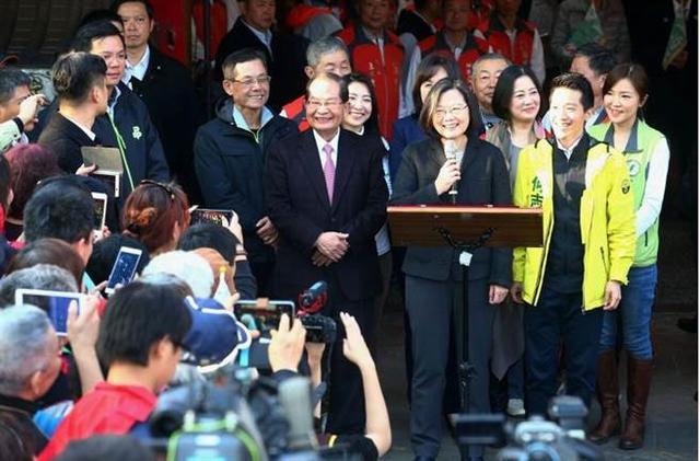 为了这件事,蔡英文头发都白了