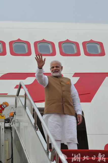 印度总理莫迪结束访华之旅离开武汉(图)