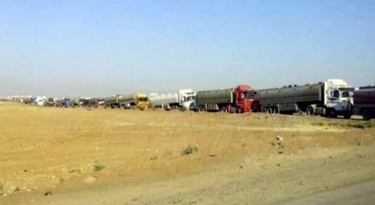 美军盗采叙利亚石油后，用车队转运至伊拉克。（叙利亚国家通讯社资料图）