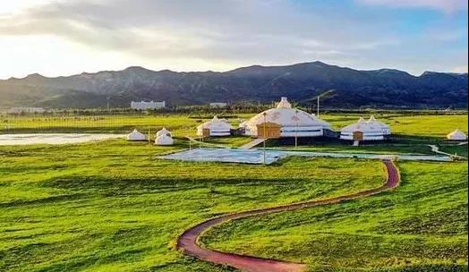 水草丰美的刺勒川草原。人民网-内蒙古频道供图