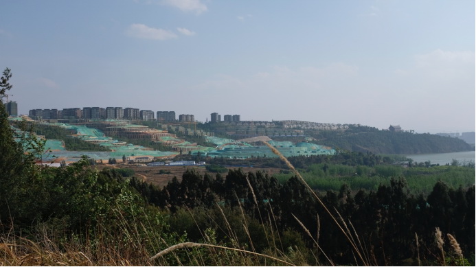 云南昆明环湖开发与湖争地大量房产项目侵占滇池保护区