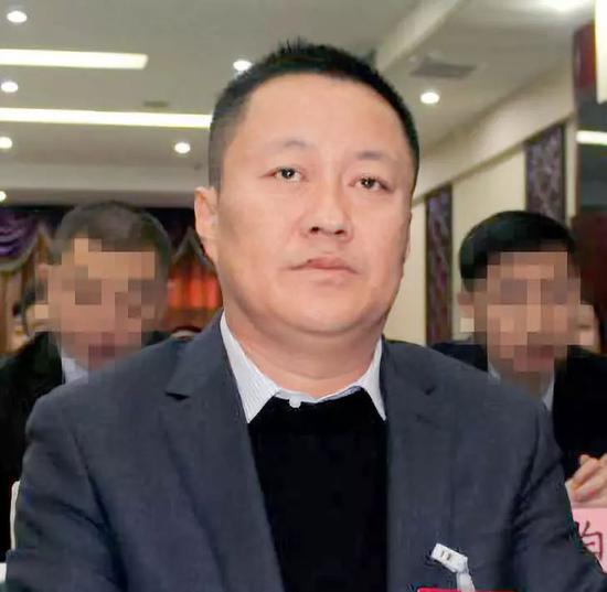 陕西横山新闻:横行陕西榆林横山“砍刀队”:黑老大以警车为座驾 雷宇