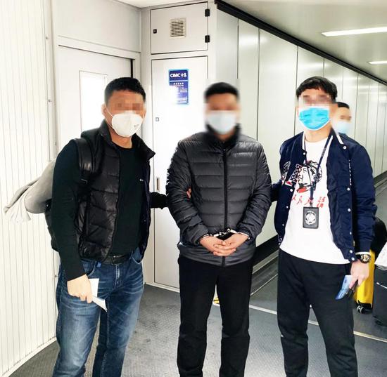 广州警方捣毁诱骗求职者贷款整容团伙 14人相继