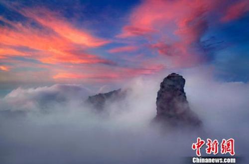 今年，贵州梵净山列入世界遗产名录。吴建成　摄