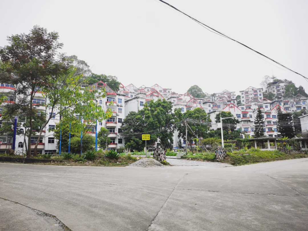 外墙已残旧的澳洲山庄建筑。