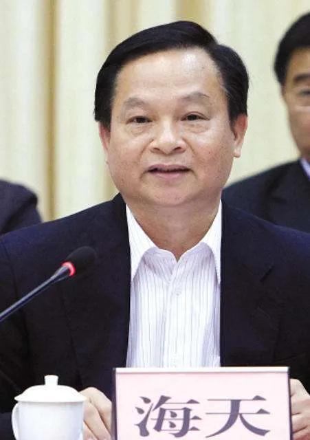 这个穷小子打了38年酱油 “打”成中国顶级富豪