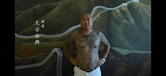 网传刘某某参加天安社照片记者核实天安社采访视频发现,网传天安社