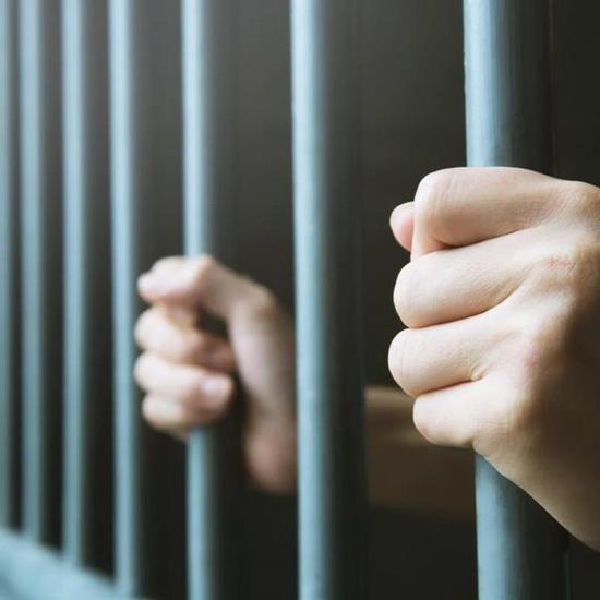 性侵9人逍遥法外几十年，美国一强奸犯被判刑
