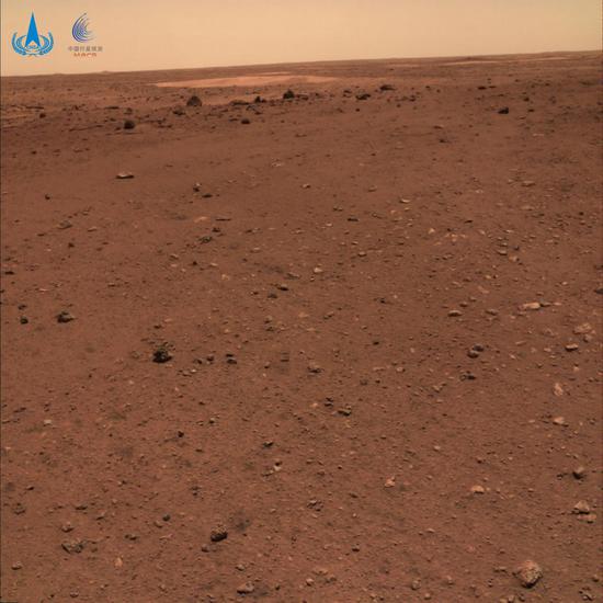  △火星地形地貌图，摄影：“祝融号”火星车