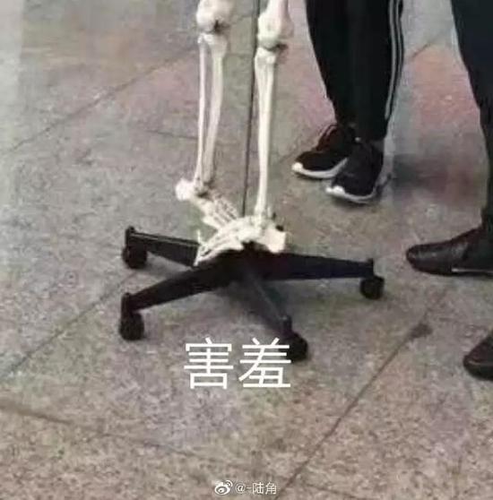 医学生考前拜华佗孙思邈 学生处无情回:别搞这
