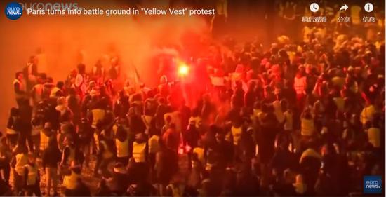 香榭丽舍大道被抗议者占领 Euronews视频截图