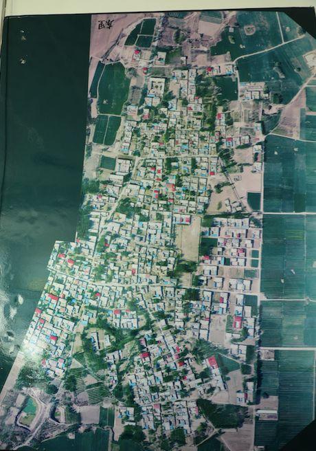 东里村航拍地图,被李振辉、李树海、陈思注满了村民的名字