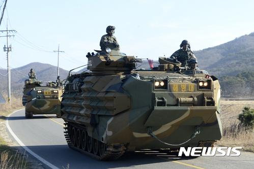 图为韩军的登陆突击装甲车（纽西斯通讯社）