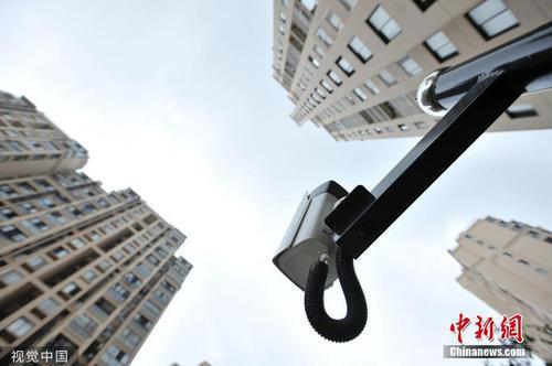 资料图：杭州一小区内“防高空抛物监控”静静守护着居民安全。书童 摄 图片来源：视觉中国