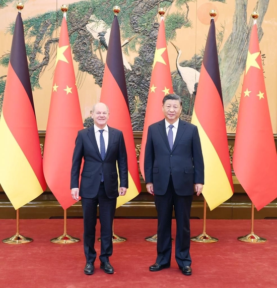 11月4日上午，国家主席习近平在北京人民大会堂会见来华正式访问的德国总理朔尔茨。