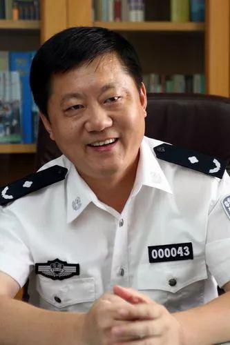 亚洲:“与女警开房被局长”的前任 问题也不少(图)