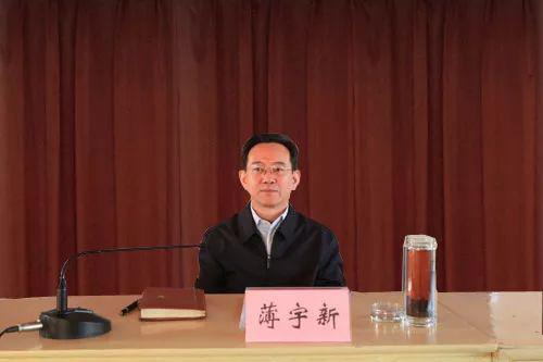 2015年3月,时年52岁的山西吕梁市岚县县委书记薄宇新,被免去了岚县