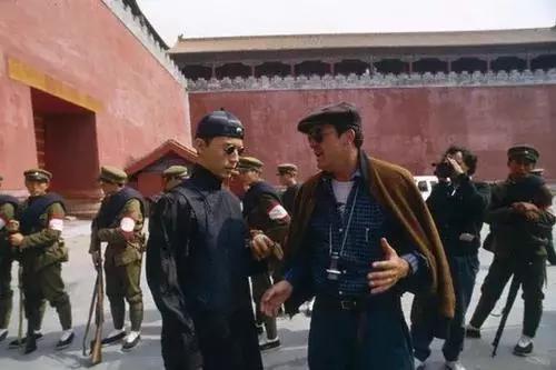 In 1986, Bertolucci (front row to the right) was filmed in
