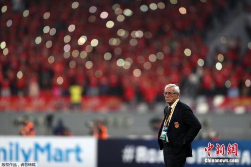 资料图：过去一年，流言一直伴随着里皮的国足。