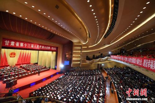 地方两会:2019年省级两会时间表出炉 多地强调严肃会风会纪 资料图:2018年1月24日,甘肃省第十三届人大一次会议在兰州开幕。 中新社记者 杨艳敏 摄